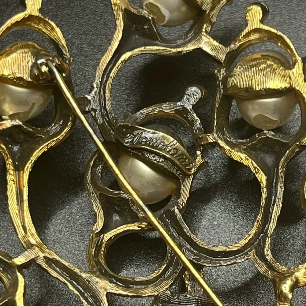 Vintage Tortilani gold tone faux pearl statement brooch large abstract - Picture 5 of 9